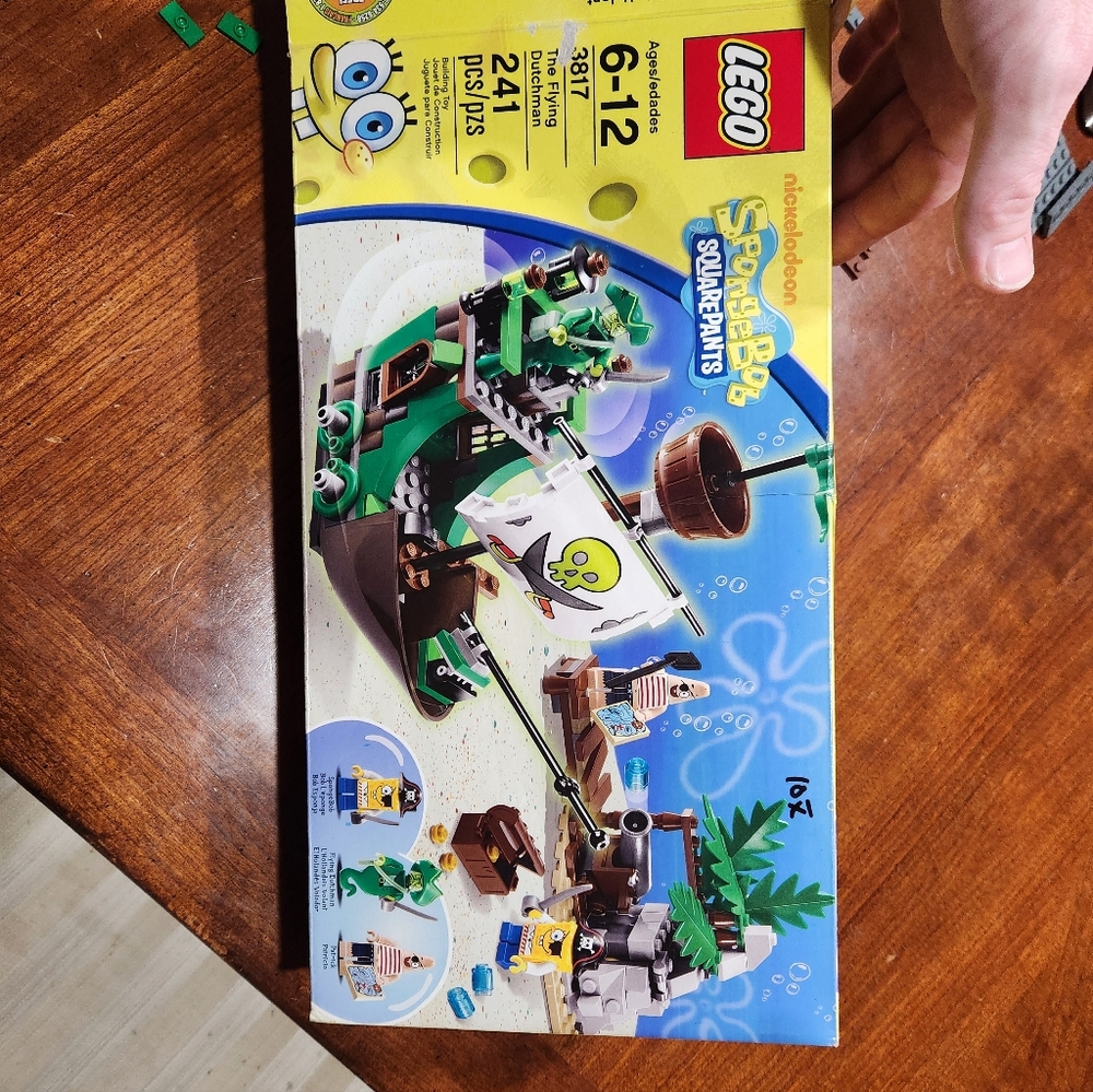 LEGO SpongeBob SquarePants Pirate Adventure Set - Green and Brown Open. Complete - Picture 7 of 8